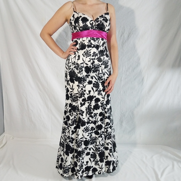 Dresses & Skirts - Beautiful Summer dress